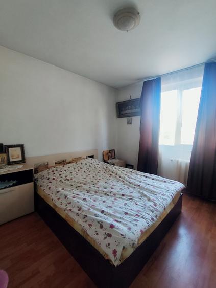 Apartament cu 4 camere decomandat în Far