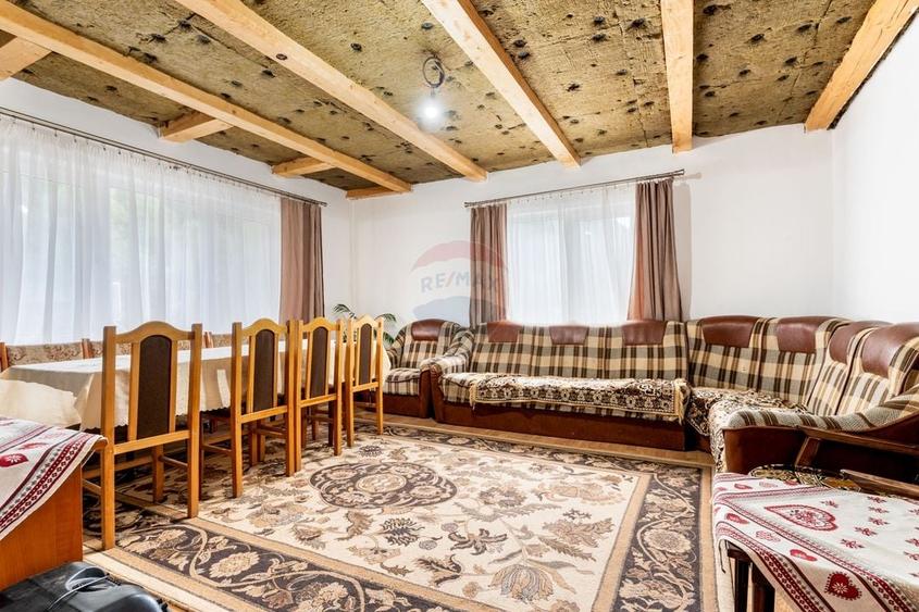 Casă individuală cu 7 camere cu Teren 500 Mp în Măguri-Răcătău