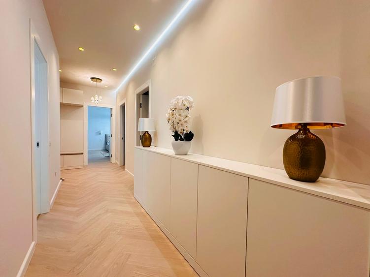 Apartament cu 4 camere decomandat în Herăstrău