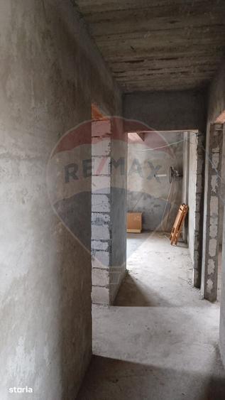 Casă cu 5 camere cu Teren 570 Mp în Balotești