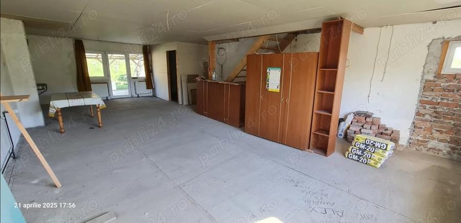 Casă cu 4 camere cu Teren 667 Mp în Poienița