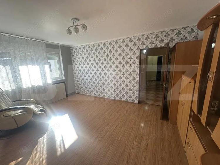 Apartament cu 3 camere semidecomandat în Micro 16