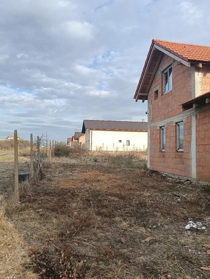 Casă cu 1 camere cu Teren 780 Mp în Herneacova