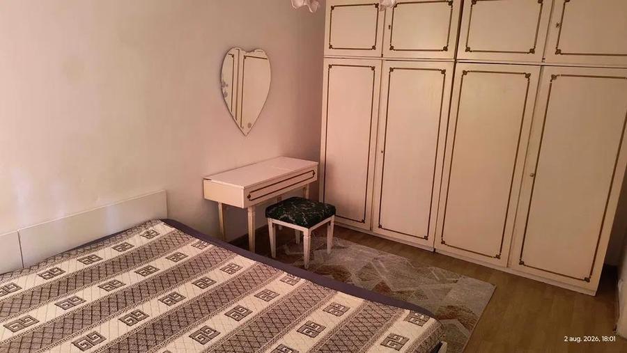 Apartament cu 2 camere semidecomandat, mobilat în Podul de Piatră