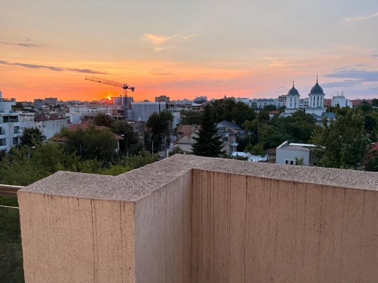 Apartament cu 2 camere semidecomandat, mobilat în Calea Călărașilor