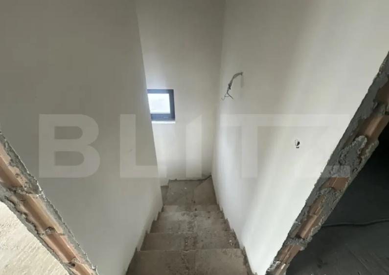Casă cu 4 camere cu Teren 300 Mp în Lazuri