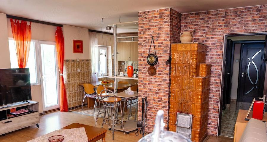 Apartament cu 3 camere decomandat, mobilat în Central