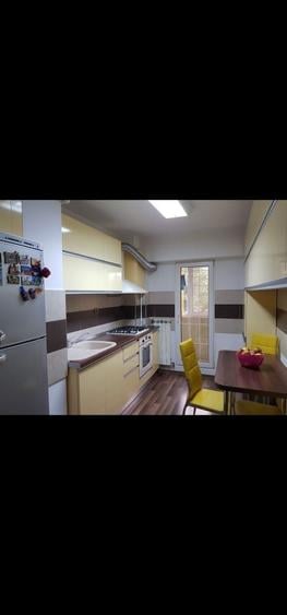 Apartament cu 3 camere semidecomandat în Colentina