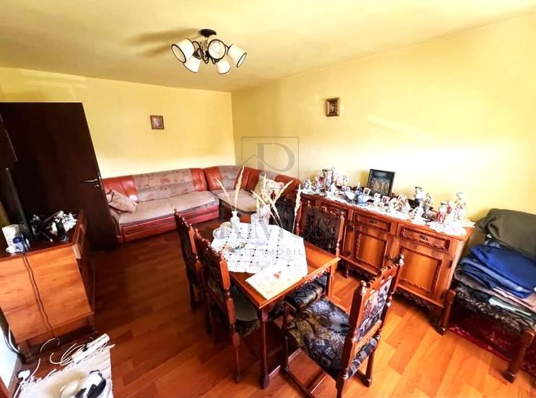 Apartament cu 3 camere decomandat în Aradului