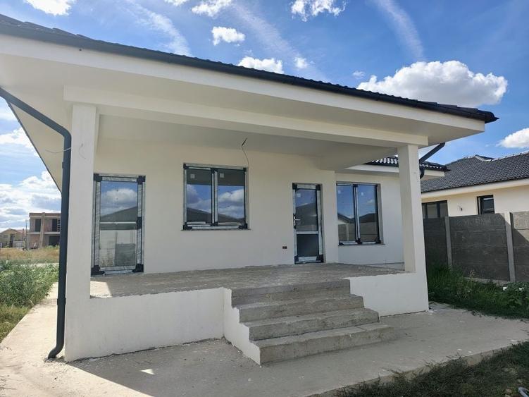 Casă cu 4 camere în Exterior Vest