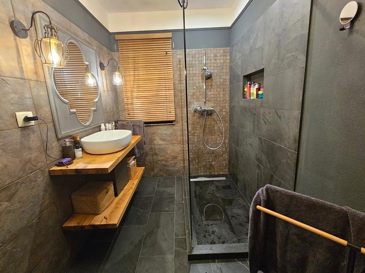 Casă individuală cu 6 camere cu Canalizare în Corbeanca