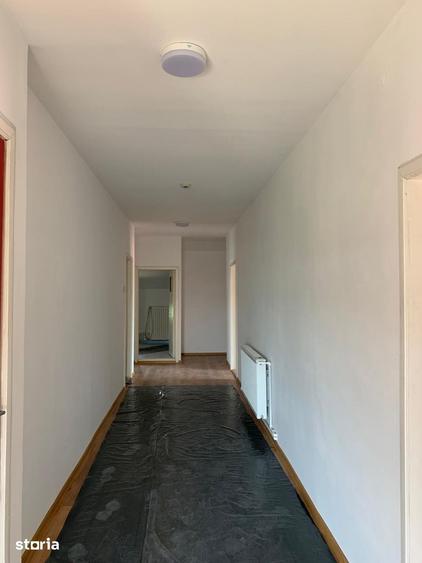 Casă cu Teren 1580 Mp în Glina