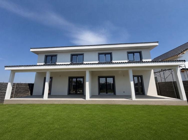 Casă cu 4 camere în Remetea Mare