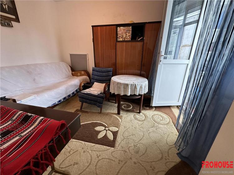 Apartament cu 3 camere semidecomandat în Alecu Russo