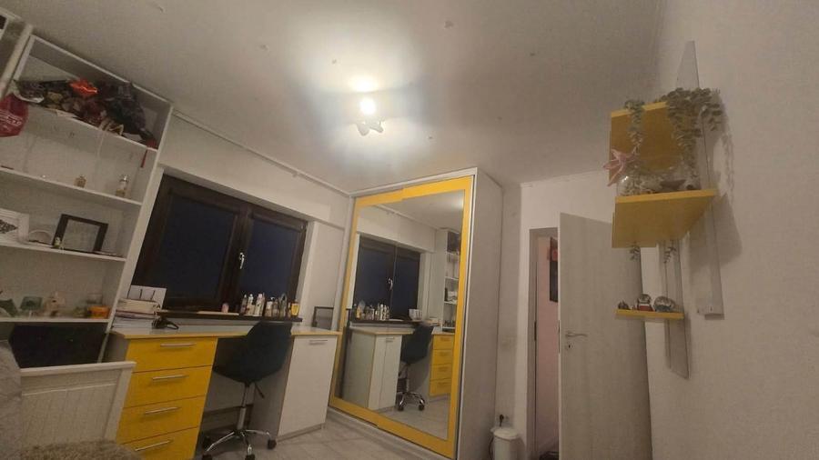 Apartament cu 4 camere decomandat în Crângași