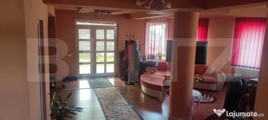 Casă cu 7 camere cu Teren 602 Mp în Nufărul