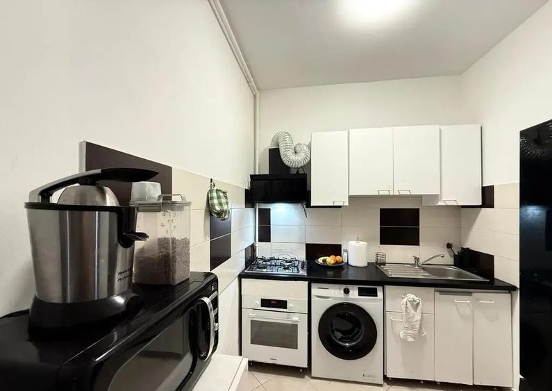 Apartament cu 2 camere semidecomandat în 1 Mai