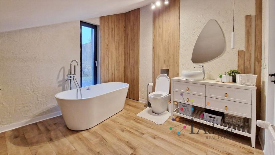 Casă individuală cu 5 camere cu Canalizare în Sânpetru