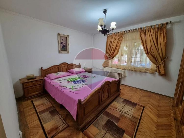 Apartament cu 3 camere semidecomandat în Gara de Est