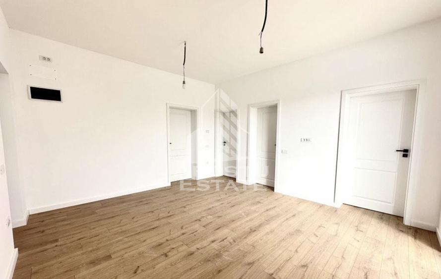 Apartament cu 3 camere decomandat în Remetea Mare