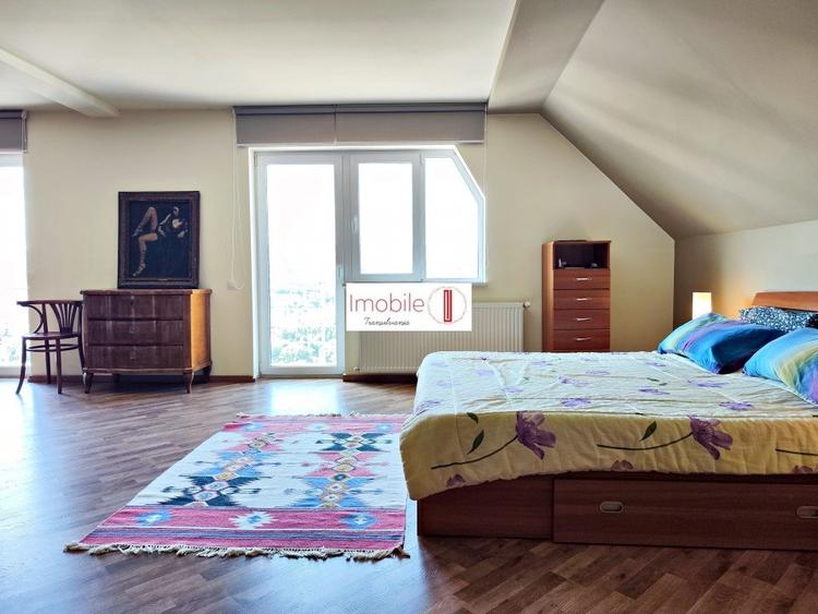 Casă individuală cu 8 camere cu Canalizare în Gruia