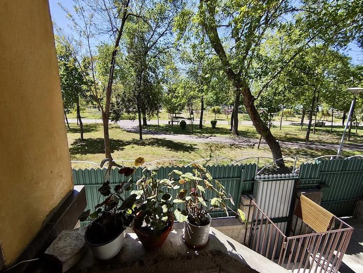 Casă cu 7 camere cu Teren 600 Mp în Central