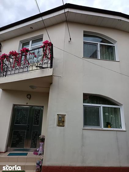 Casă cu 5 camere cu Teren 365 Mp în Zona Industrială