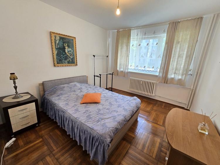 Apartament cu 3 camere semidecomandat, mobilat în Crângași