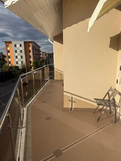 Apartament cu 2 camere decomandat, mobilat în Tractorul