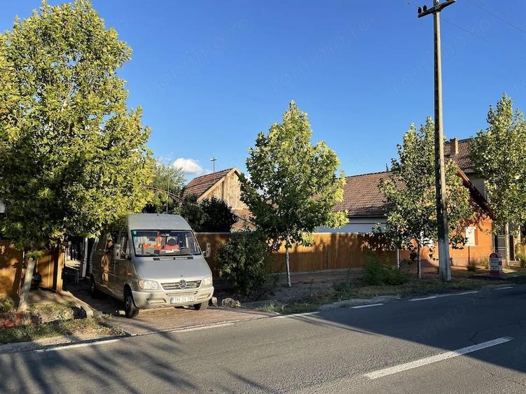 Casă cu 4 camere cu Teren 2500 Mp în Central