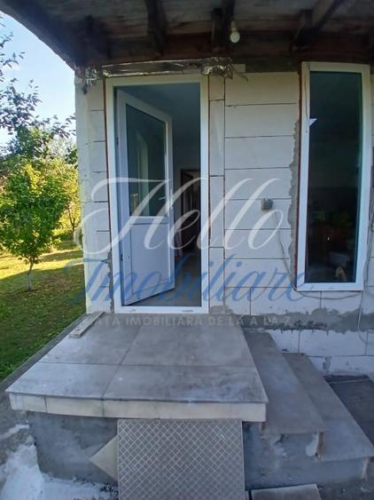 Casă individuală cu 3 camere cu Canalizare în Luna de Sus