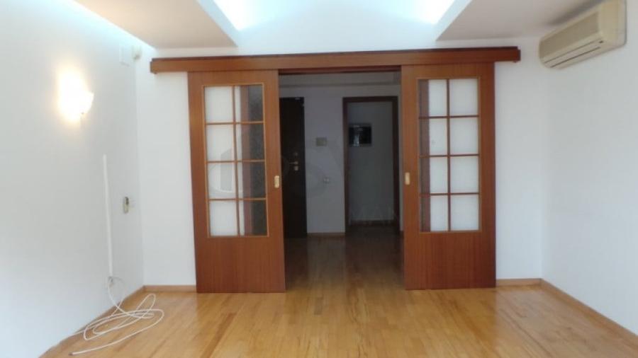 Apartament cu 4 camere decomandat în Aviatorilor