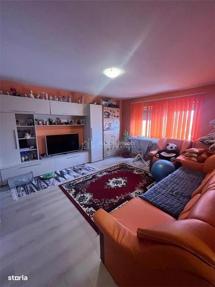 Apartament cu 3 camere în Micro 20