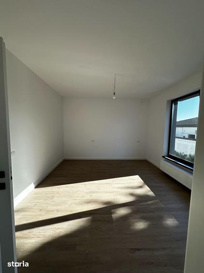 Casă cu 5 camere cu Teren 240 Mp în Mogoșoaia