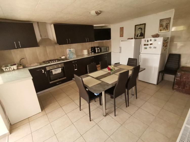Casă cu 4 camere în Joița