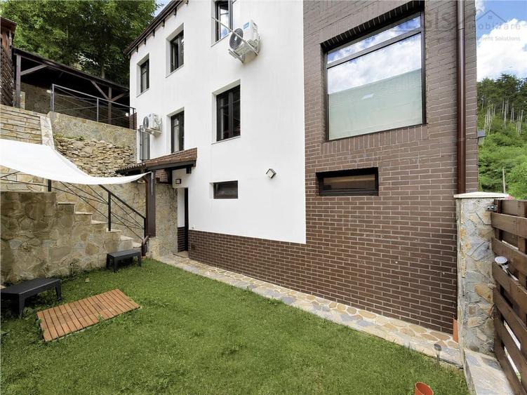 Apartament cu 2 camere decomandat în Schei