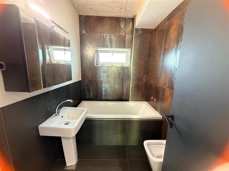 Apartament cu 3 camere decomandat, mobilat în Copou