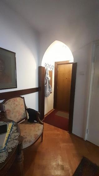 Apartament cu 3 camere decomandat în Victoriei