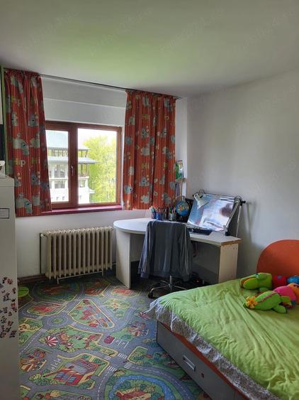 Apartament cu 3 camere decomandat în Nicolina