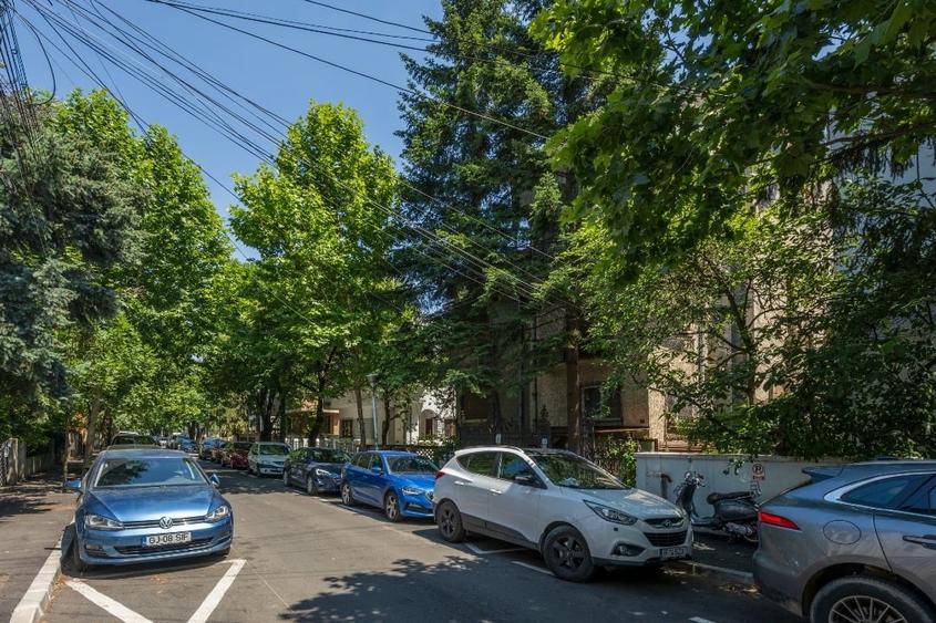 Garsonieră decomandată în Domenii