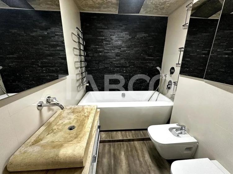 Apartament cu 4 camere decomandat în Ștrand