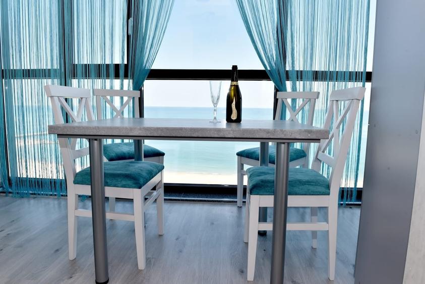 Apartament cu 3 camere decomandat, mobilat în Faleza Nord