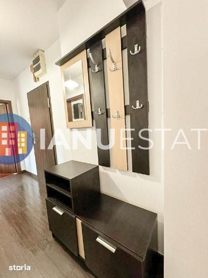 Apartament cu 3 camere semidecomandat în Centrul Civic