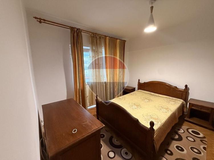 Apartament cu 3 camere decomandat, mobilat în Central