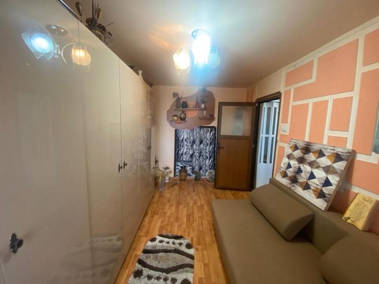 Apartament cu 3 camere decomandat, mobilat în Central