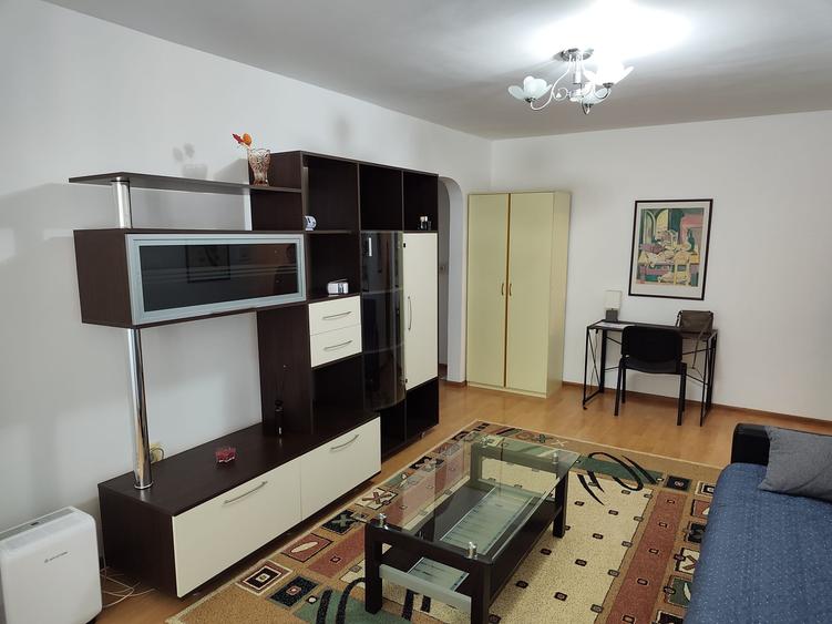 Apartament cu 2 camere semidecomandat în Micro 19
