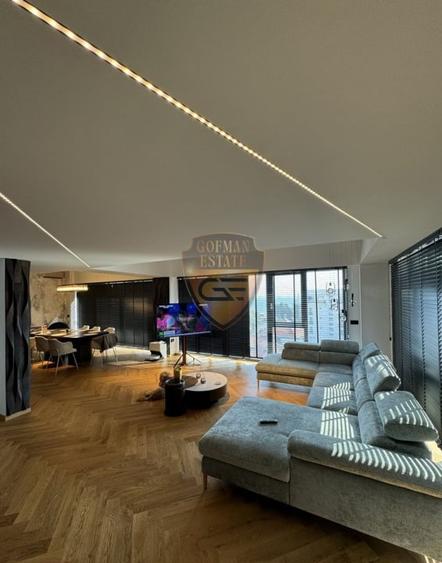 Penthouse cu 4 camere decomandat, mobilat în Eforie Nord
