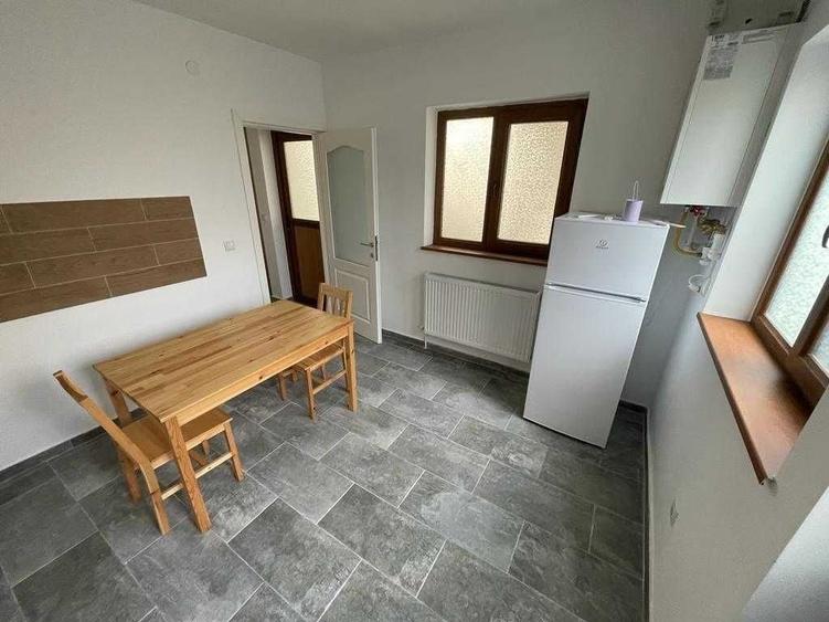 Casă cu 4 camere cu Teren 400 Mp în Central