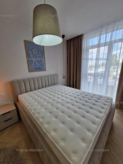 Apartament cu 3 camere semidecomandat în Aradului