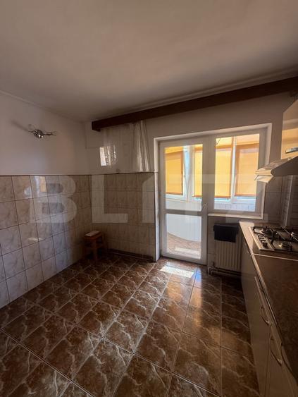 Apartament cu 4 camere decomandat, mobilat în Micro 5